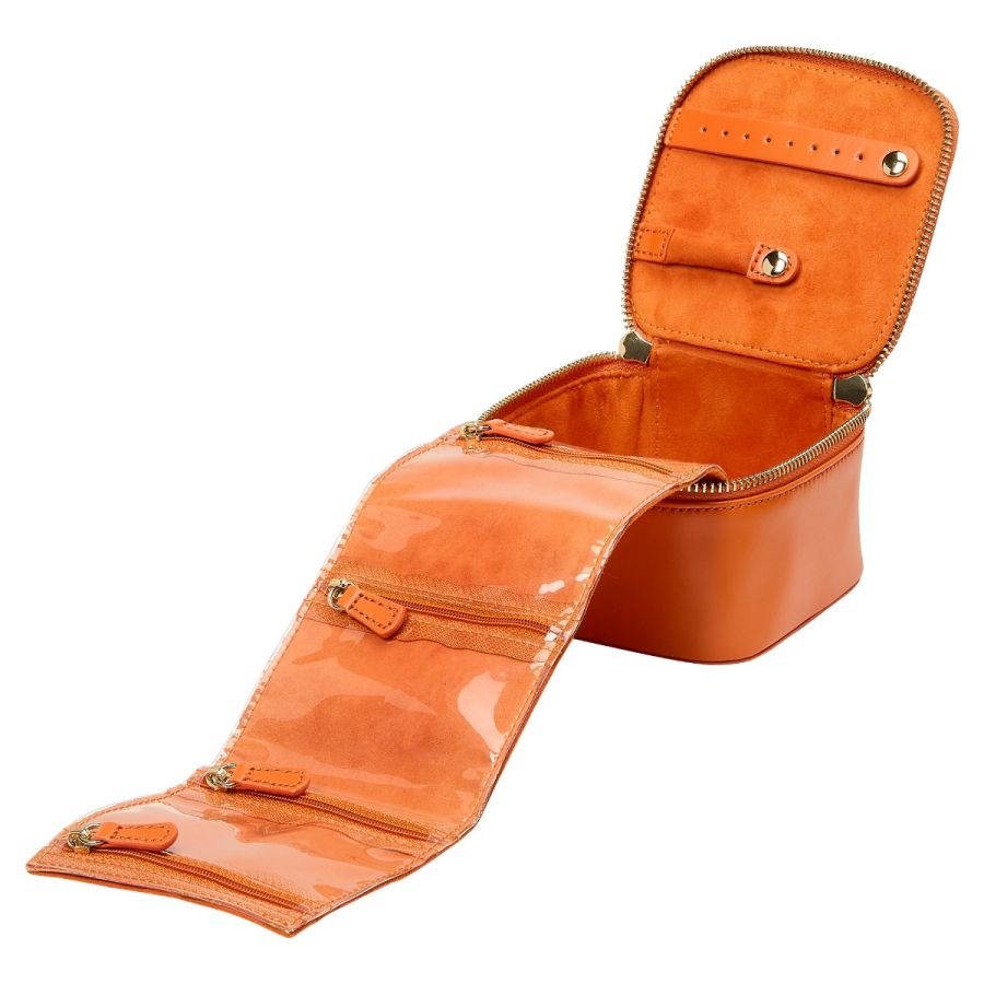 MARIA ZIP JEWELRY CUBE, Storage: 1 ring bar, 1 earring bar, 5 zip compartments
LusterLoc™: Allows the fabric lining the inside of your jewellery cases to absorb the hostile gases known to cause tarnishing. Under typical storage conditions, it can prevent tarnishing for up to 35 years.
4.5" L X 4.5" W X 3" H
, Gifts, WOLF DESIGNS, INC