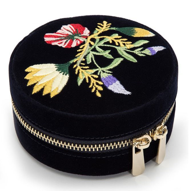 SMALL CLASSIC ROUND AMULET, 18K yellow gold
Rock Crystal Quartz
Length: 29.5mm/1.2", Width: 12mm/0.5"
, Pendant, Temple St. Clair