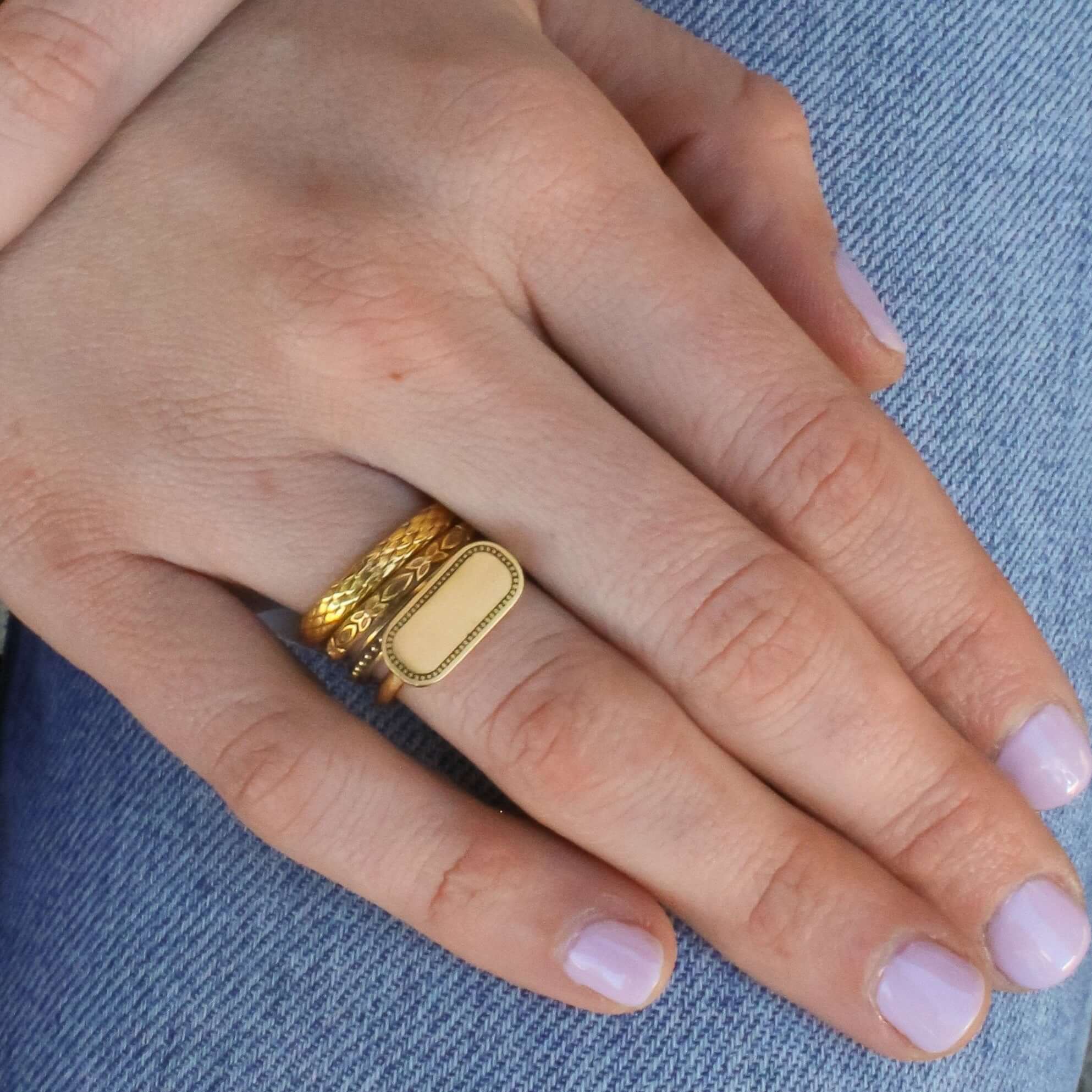 SINGLE STONE VICTORIA BAND | Handcrafted oxidized 18K gold ladies' band. Approximate band with 2mm. Please inquire for additional customization.