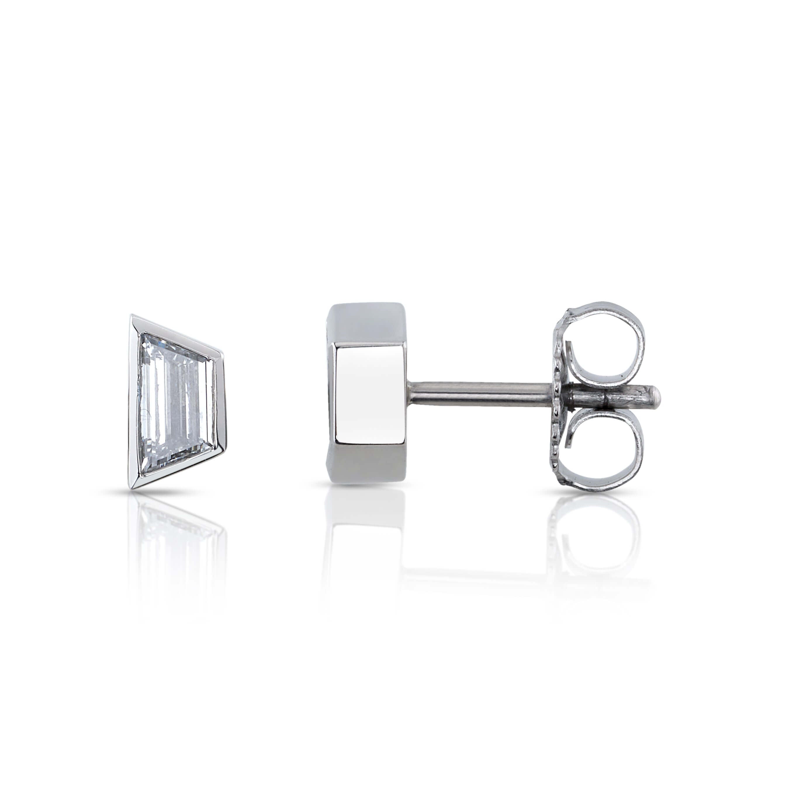 SINGLE STONE SLOANE STUDS | Earrings featuring 0.61ctw K/VS trapezoid cut diamonds bezel set in handcrafted platinum stud earrings.