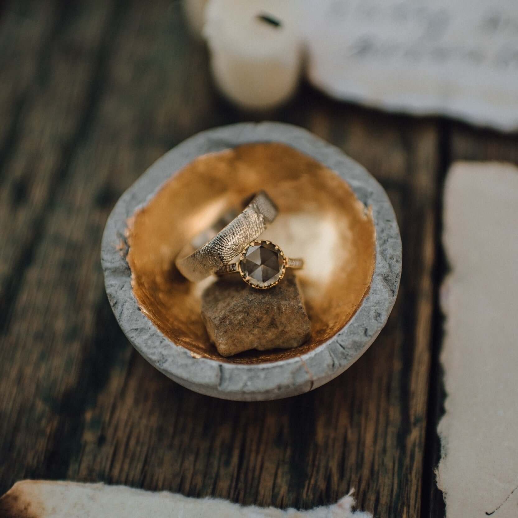 SINGLE STONE GRAHAM BAND | 6mm handcrafted 18K gold Men's band. Each band is customized with the client's fingerprints. The fingerprinting process is currently only available in our San Marino or LA stores, or at an event where a Single Stone representati