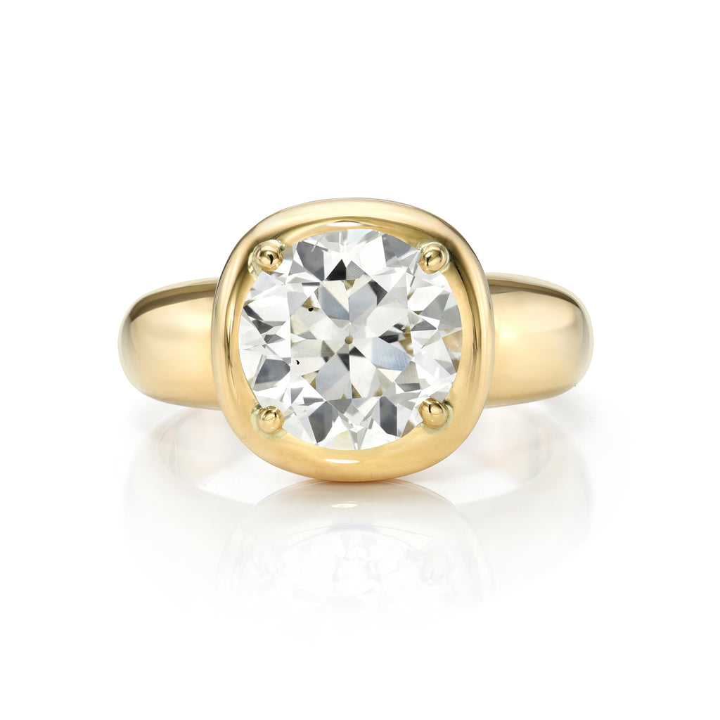 
Single Stone's Cori ring  featuring 2.82ct M/SI2 GIA certified old European cut diamond prong set in a handcrafted 18K yellow gold mounting.
