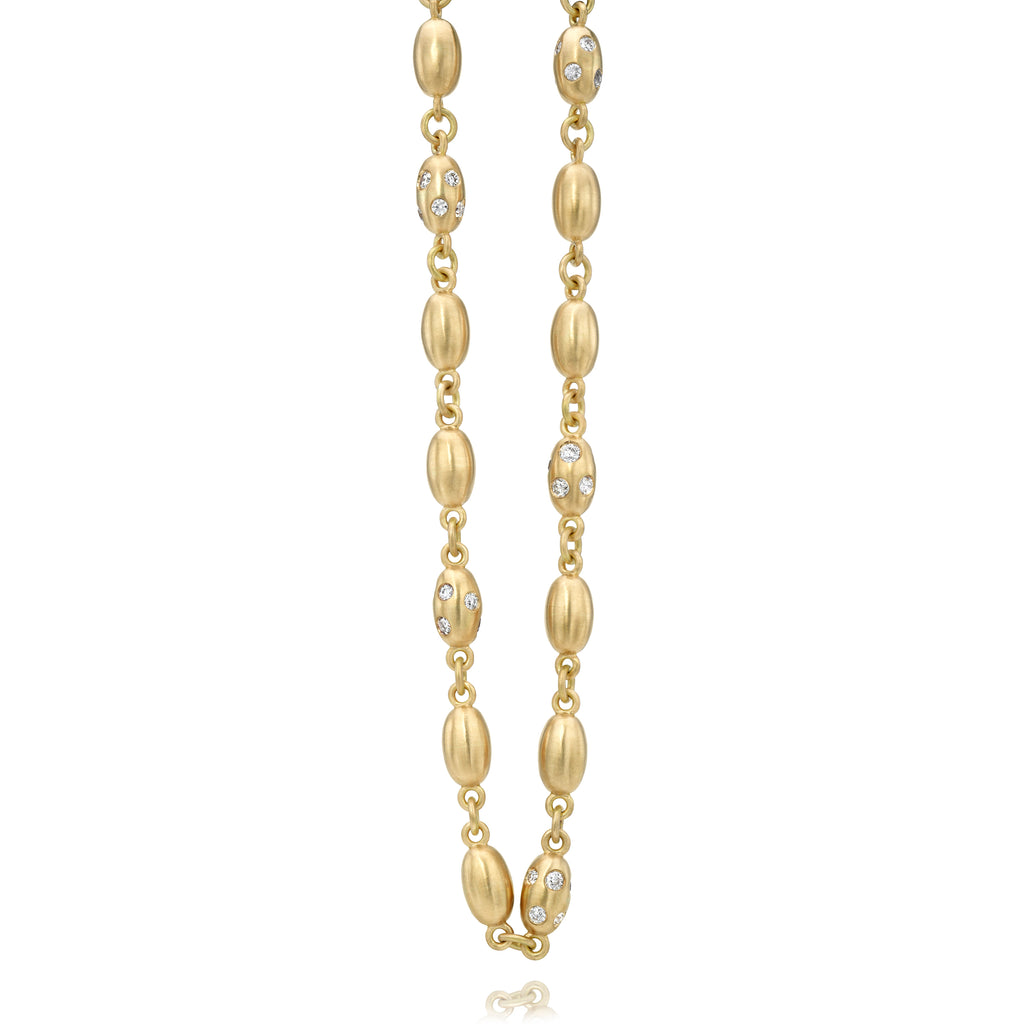 
Single Stone's Dorothy lux burnish ring  featuring 3.85ctw varying old and round brilliant cut diamonds set in a handcrafted, satin finish, 18K yellow gold necklace.
Necklace measures 17".
