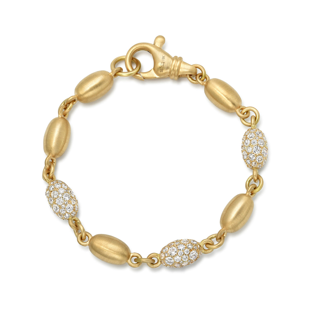 
Single Stone's Dorothy luxe bracelet, cobblestone  featuring Approximately 6.20-6.30ctw varying old cut and round brilliant cut diamonds set on a handcrafted 18K yellow gold large oval bead bracelet, available in a polished or satin finish. 
Bracelet measures 7.75"
