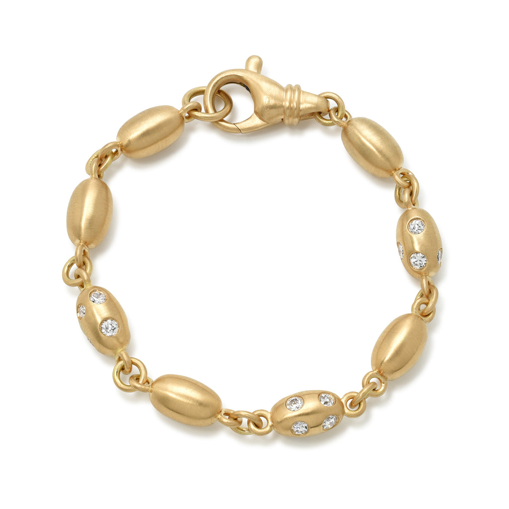 
Single Stone's Dorothy luxe bracelet with diamonds pendant  featuring Approximately 2.10-2.20ctw varying old cut and round brilliant cut diamonds burnish set in a handcrafted, satin finish 18K yellow gold bracelet.
Bracelet measures 7.5"
