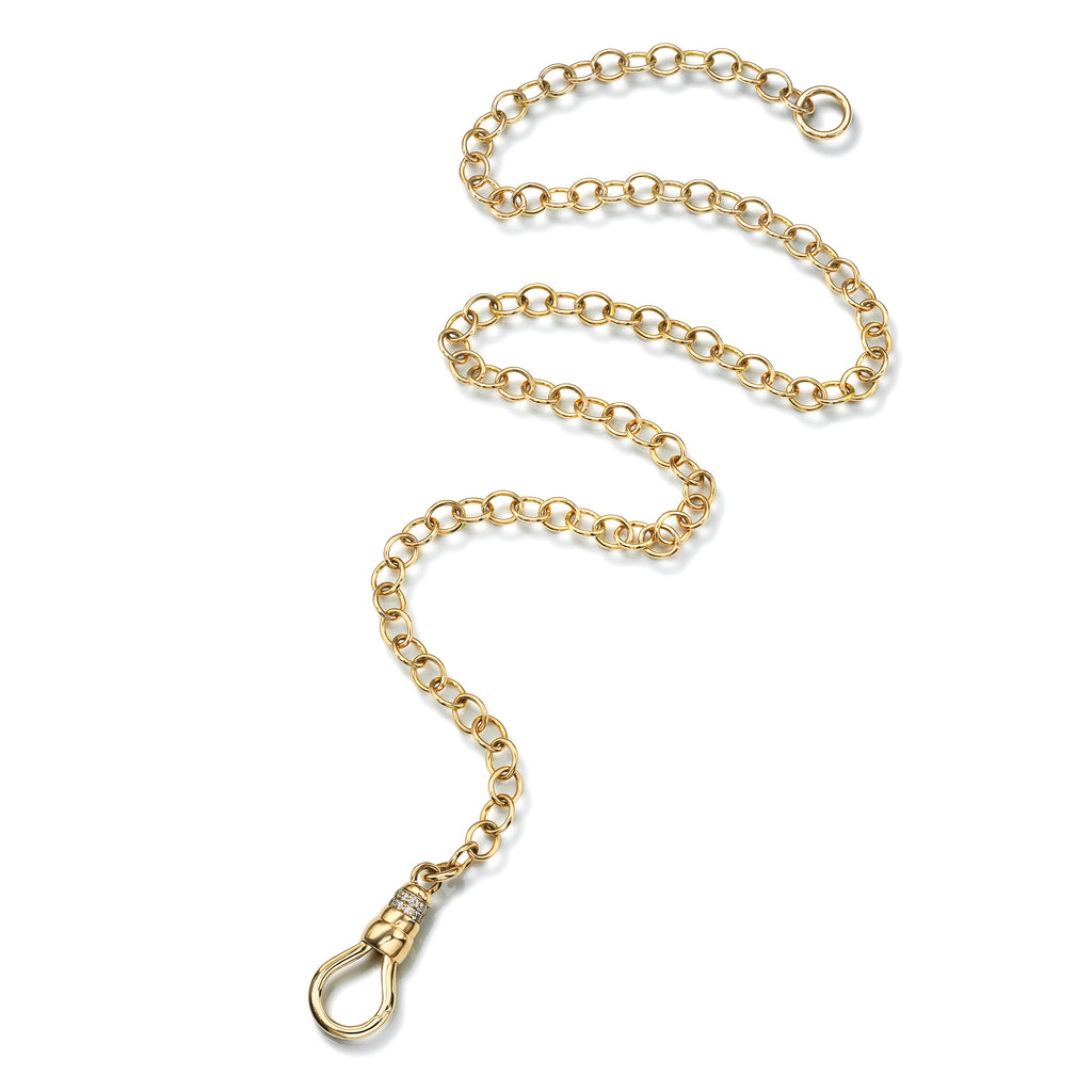 
Single Stone's Evren earrings  featuring Handcrafted 18K yellow gold link chain with approximately 0.20ctw G-H/VS pavé set old European cut accent diamonds.
Available in 17" and 30" lengths.
Price does not include charms.
