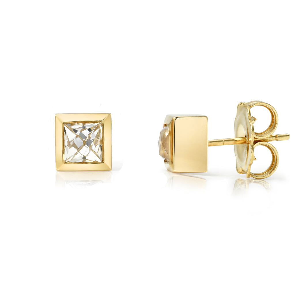 
Single Stone's Karina studs ring  featuring 1.67ctw E-G/VS2-SI2 GIA certified French cut diamonds bezel set in handcrafted 18K yellow gold stud earrings.




