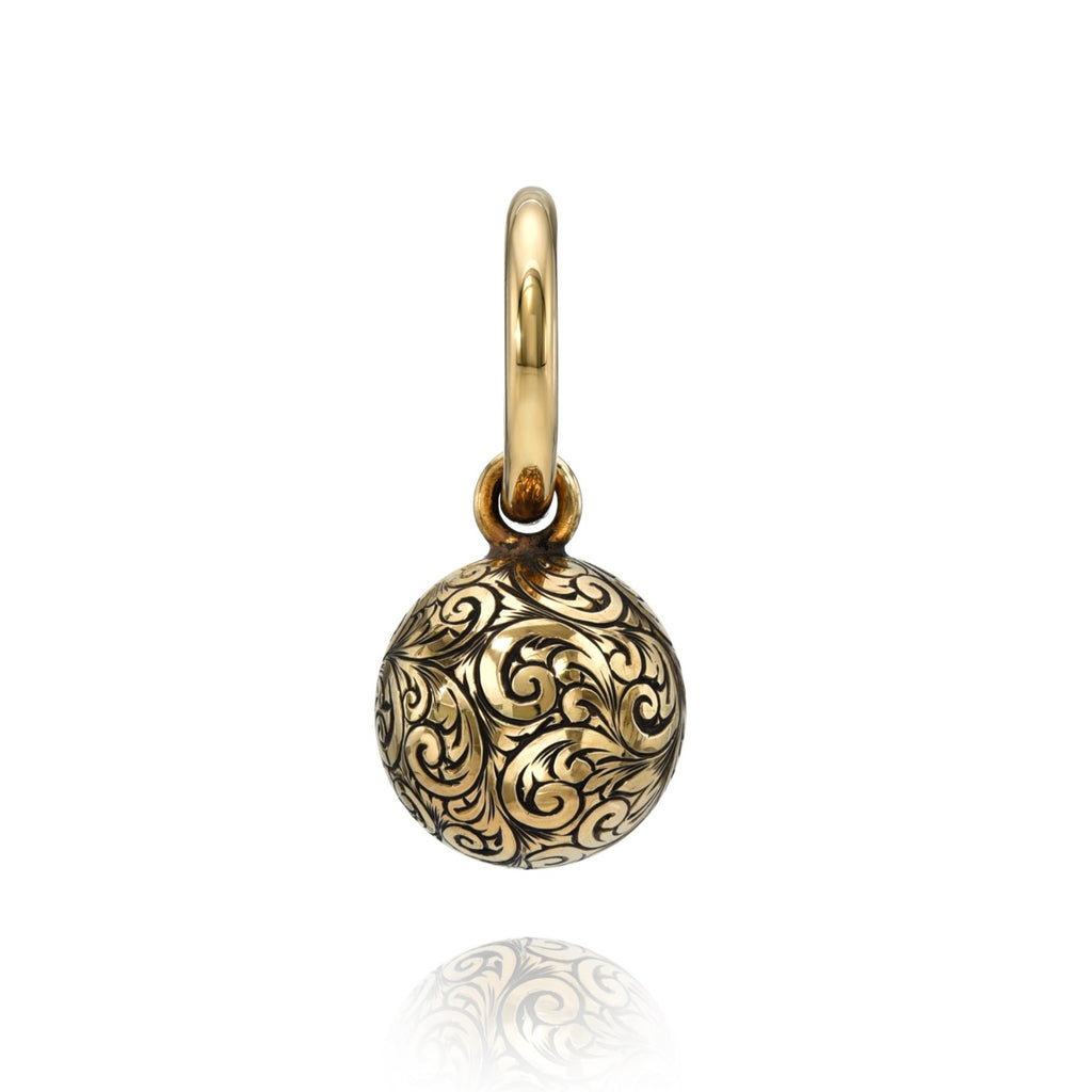 
Single Stone's Luna engraved pendant  featuring Handcrafted, hand engraved 18K yellow gold sphere shaped pendant.
Price does not include chain.
