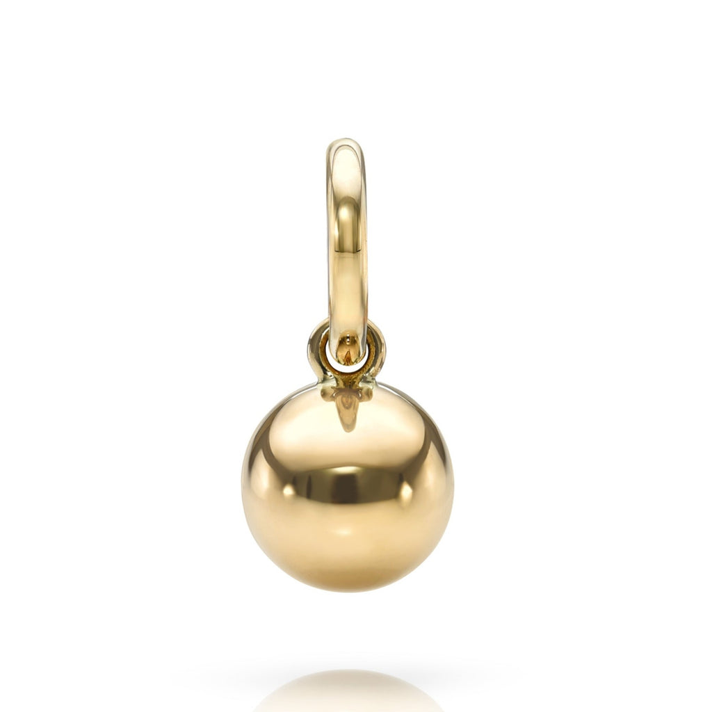 
Single Stone's Luna pendant  featuring Handcrafted 18K yellow gold sphere shaped pendant. 
Price does not include chain.
