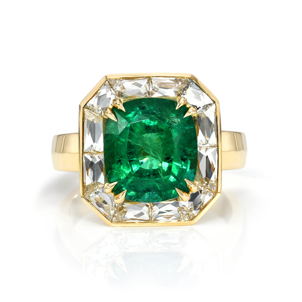 
Single Stone's Maria ring  featuring 3.52ct GIA certified antique cushion cut green emerald prong set and surrounded by 1.35ctw French cut accent diamonds.

