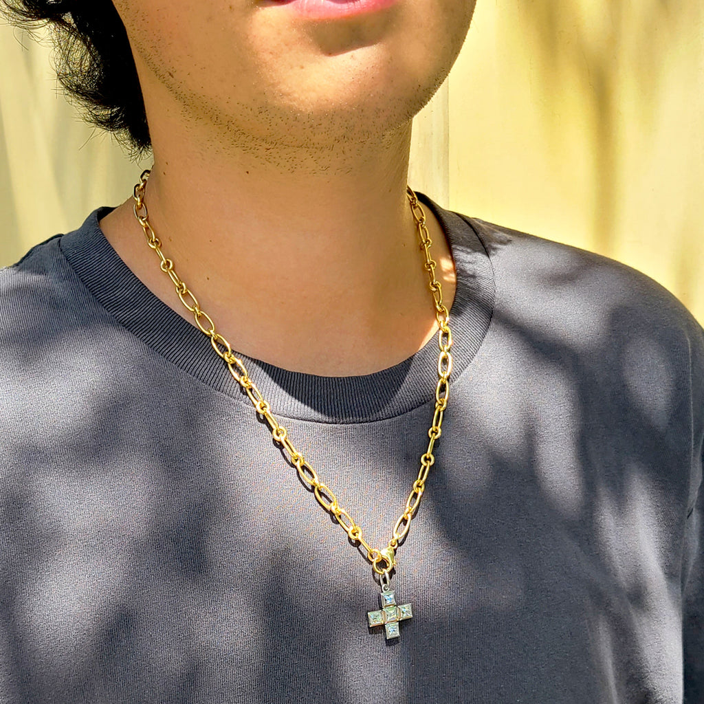 Single Stone's LO CHAIN  featuring Handcrafted 18K gold semi-oval and round link necklace. Available in multiple lengths.
