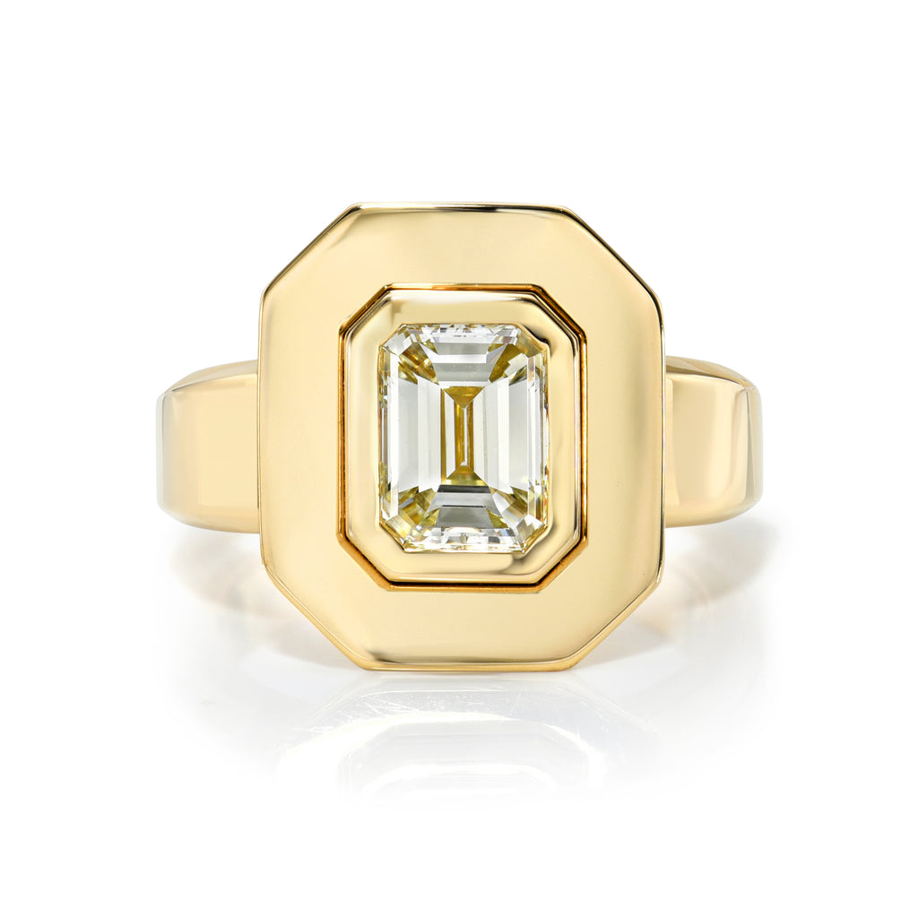 
Single Stone's Rena ring  featuring 1.55ct U-V/VS1 GIA certified emerald cut diamond bezel set in a handcrafted 18K yellow gold mounting.
