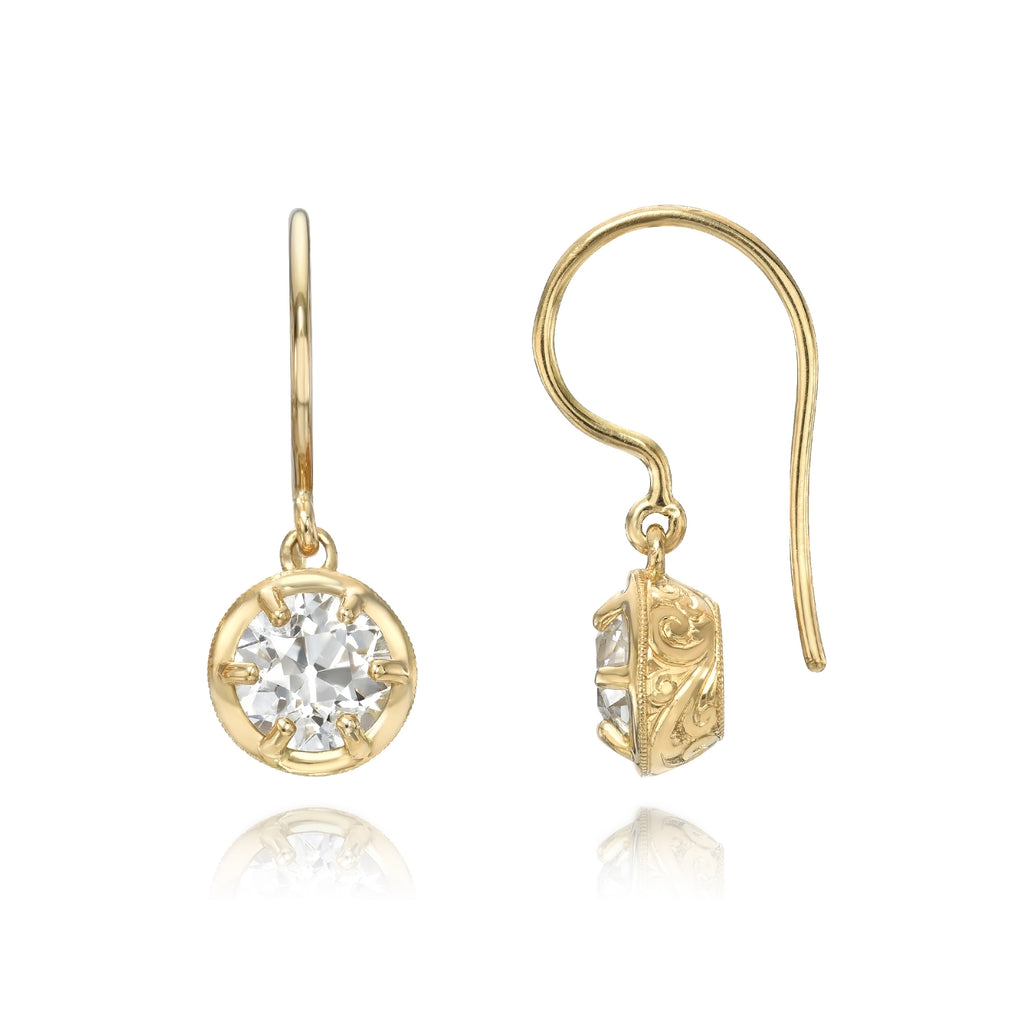 
Single Stone's Samara drops earrings  featuring 2.05ctw N-P/VS1-VS2 GIA certified old European cut diamonds prong set in handcrafted 18K yellow gold engraved drop earrings.
