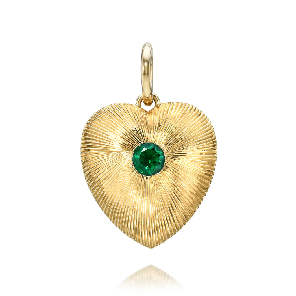 
Single Stone's Small valentina with gemstone pendant  featuring 0.52ct round cut green emerald set in a handcrafted 18K yellow gold heart-shaped pendant.
Price does not include chain.
