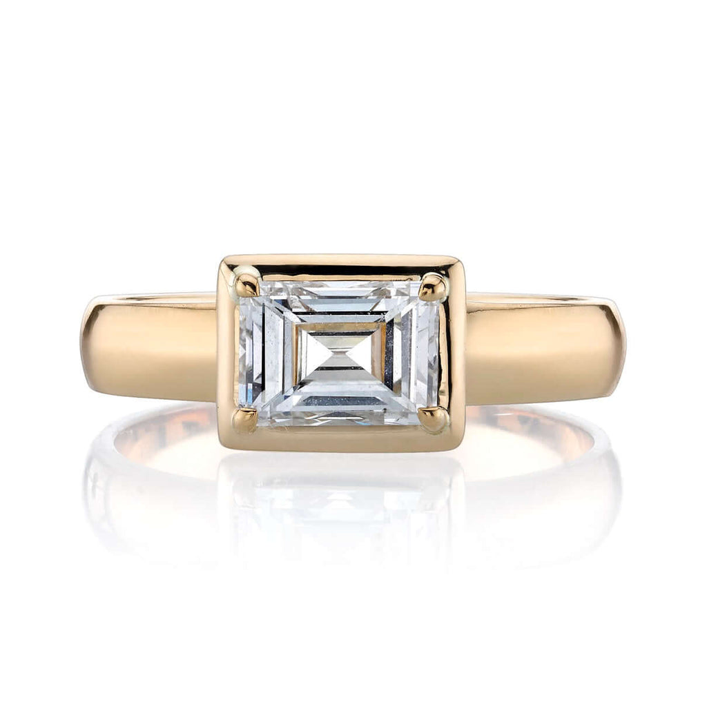 
Single Stone's Zara ring  featuring 1.08ct H/SI2 EGL certified carré cut diamond set in a handcrafted 18K yellow gold mounting.

