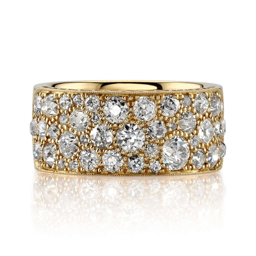 
Single Stone's Cobblestone band band  featuring Approximately 2.25ctw varying old cut and round brilliant cut diamonds prong set in a handcrafted 18K yellow gold band. 
Approximate band width 8.9mm.
*Cobblestone pattern may vary from piece to piece
Please inquire for additional customization. 
