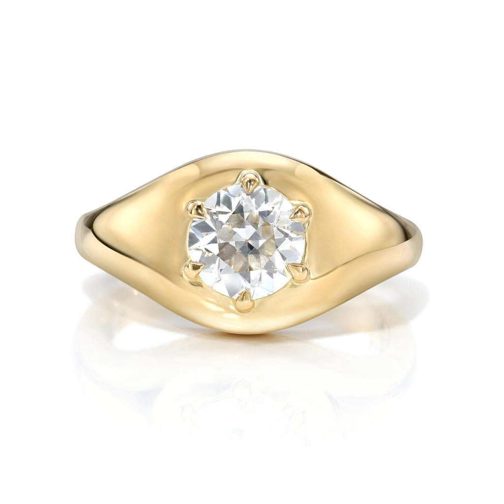 
Single Stone's Bryn ring  featuring 0.75ct K/VS1 GIA certified old European cut diamond prong set in a handcrafted 18K yellow gold mounting.
