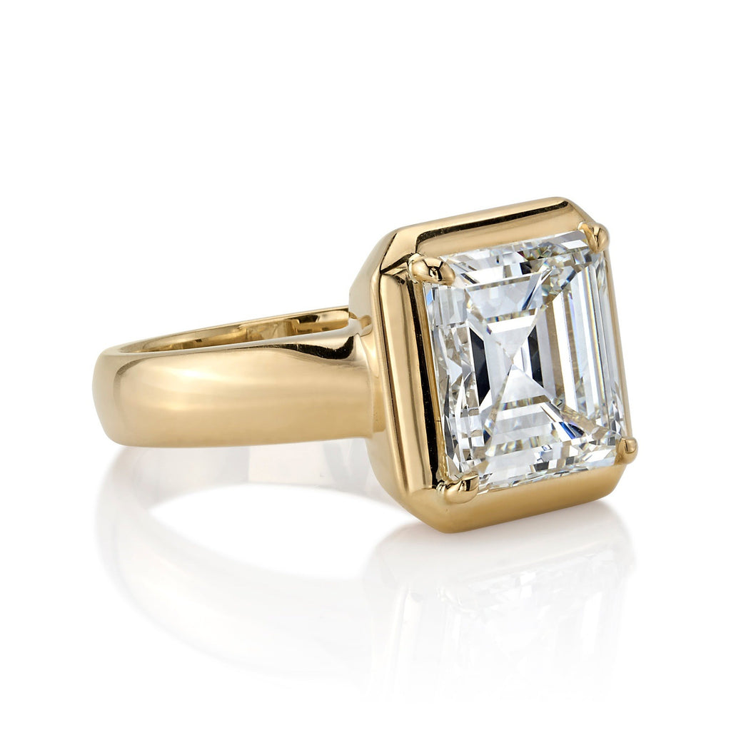Single Stone's CORI ring  featuring 4.51ct K/VVS2 GIA certified Asshcer cut diamond prong set in a handcrafted 18K yellow gold mounting.
