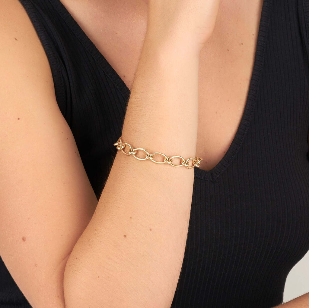 Single Stone's CREW BRACELET  featuring Handcrafted 18K yellow gold oval and round link bracelet.  Bracelet measures 7.5&quot;. Please inquire for additional customization. 
