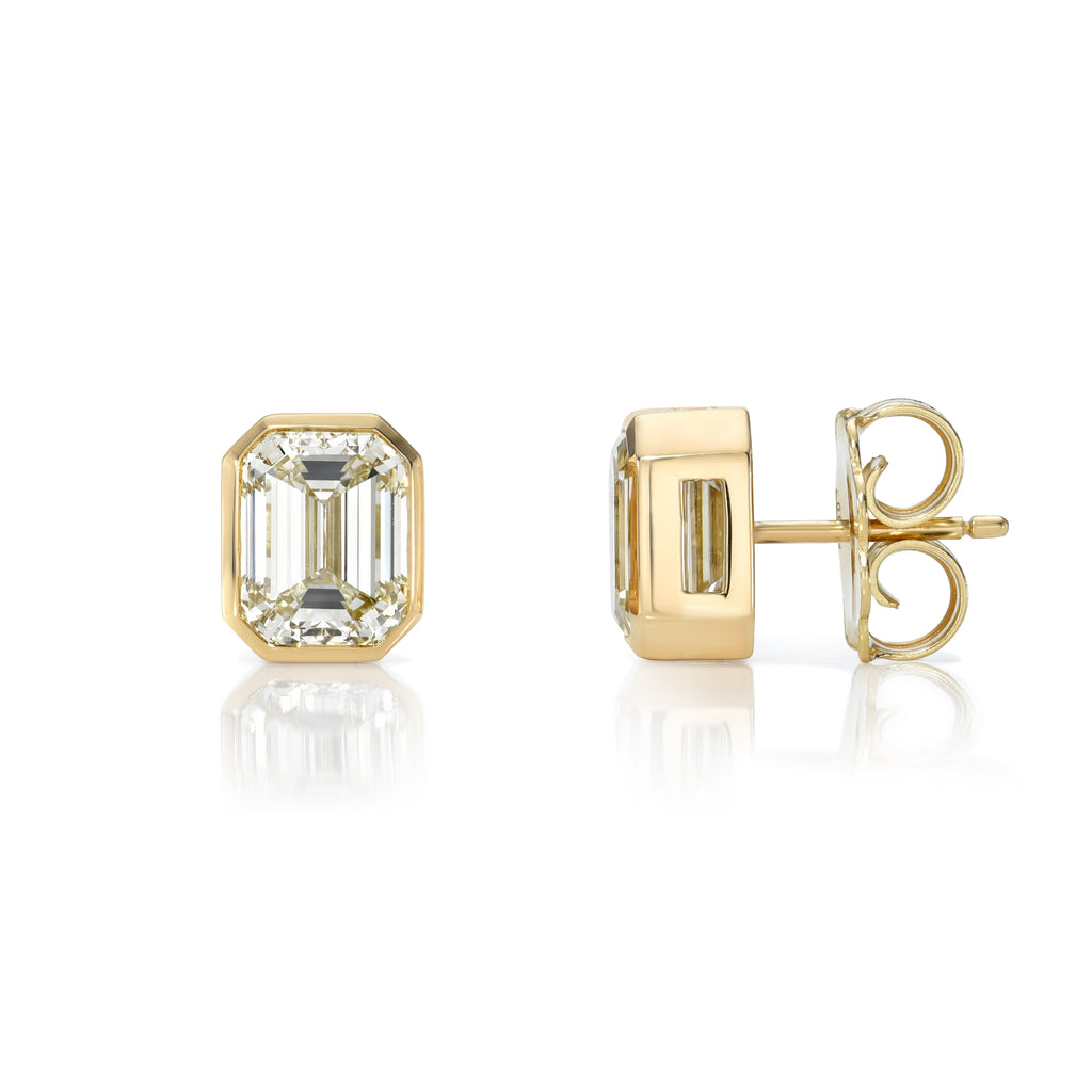 
Single Stone's Leah studs earrings  featuring 4.02ctw O-P/VVS1 GIA certified emerald cut diamonds bezel set in handcrafted 18K yellow gold stud earrings.

