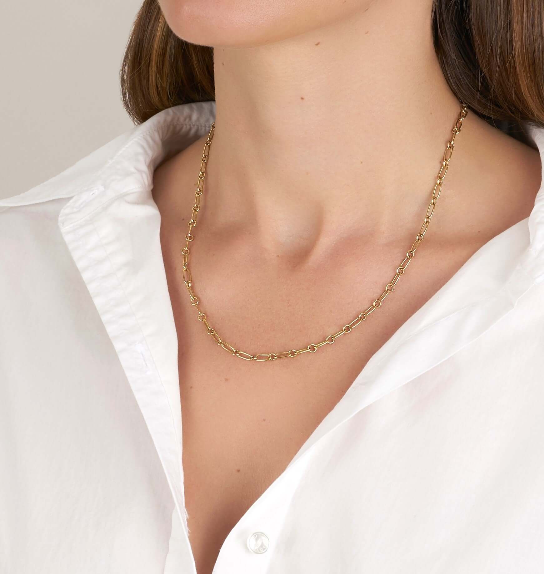 SINGLE STONE MINI LO CHAIN featuring Handcrafted 18K yellow gold oval and round link chain. Chain measures 17". Charms sold separately.