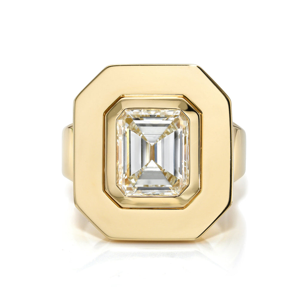 
Single Stone's Rena ring  featuring 3.06ct J/VS1 GIA certified J/VS1 antique emerald cut diamond bezel set in a handcrafted 18K yellow gold mounting.
 
