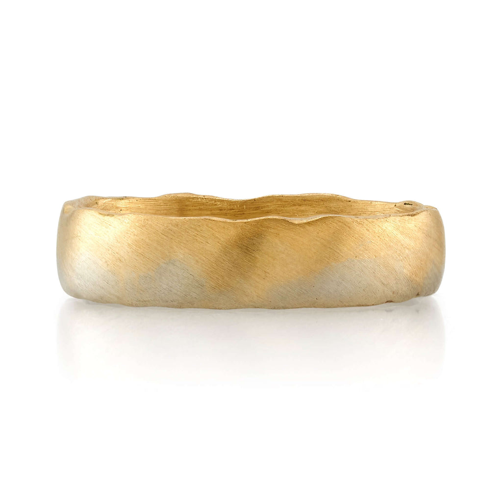 Single Stone's MAXWELL DUAL TONE 5.5MM band  featuring 5.5mm handcrafted dual tone 18K gold Men&#39;s band. Bands available from 4mm to 8mm.
